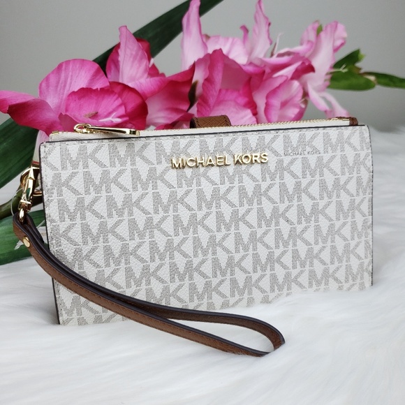 Michael Kors Handbags - 🌺NWT Michael Kors double zip wristlet Vanilla MK